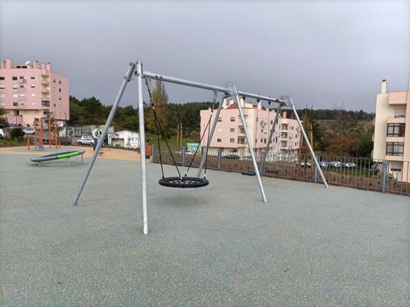 Há um novo Parque Infantil em Vale Eureka, na Rua das Colegiadas.