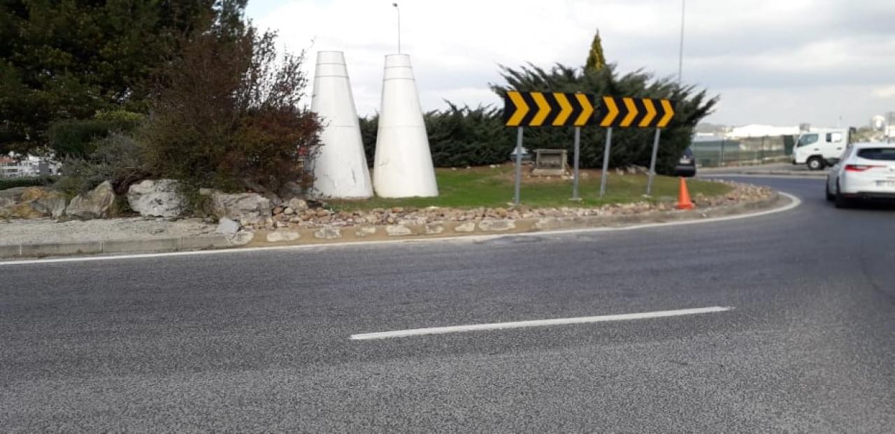 Reparação das estruturas na Rotunda da Estrada de Paço de Arcos