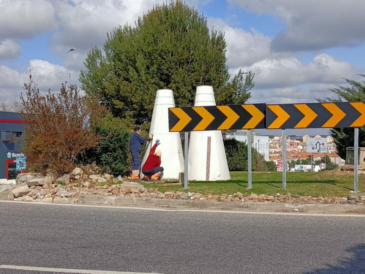 Reparação das estruturas na Rotunda da Estrada de Paço de Arcos