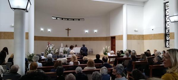 Celebração da missa dos fiéis defuntos na capela do Cemitério de Agualva Cacém