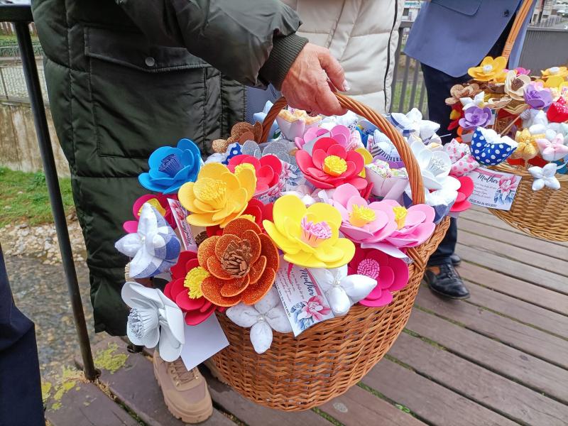 Dia das Mulheres assinalado com entrega de flores