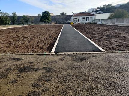 Construção de novos talhões de sepulturas perpétuas no Cemitério de Agualva-Cacém.