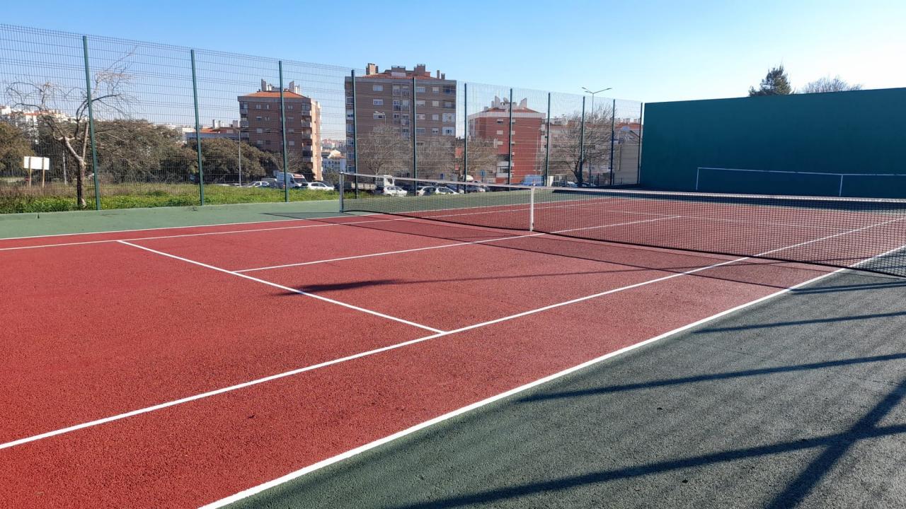 Campo de ténis do Centro Carlos Paredes em São Marcos