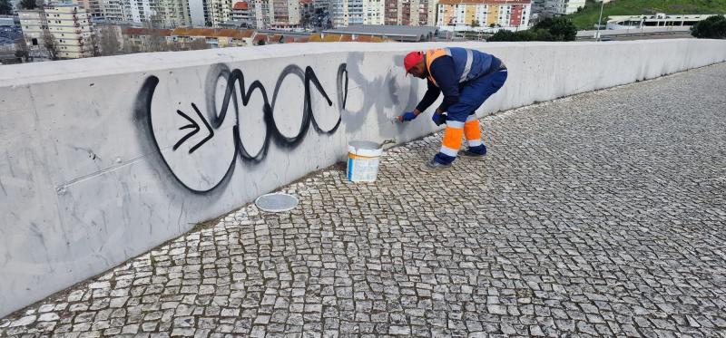 Continuamos o "combate" contra o vandalismo do espaço público - Muro da Ponte Dr. Luís Lázaro Zamenhof