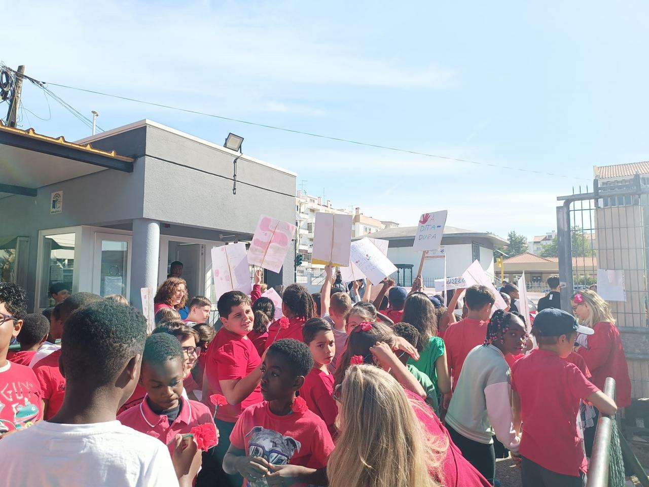 A Marcha "Estudantes com abril" - Agrupamento de Escolas D. Maria II