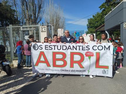 A Marcha "Estudantes com abril" - Agrupamento de Escolas D. Maria II