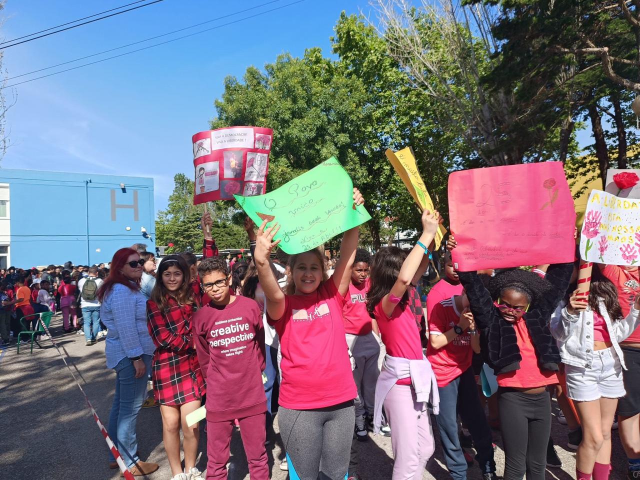 A Marcha "Estudantes com abril" - Agrupamento de Escolas D. Maria II