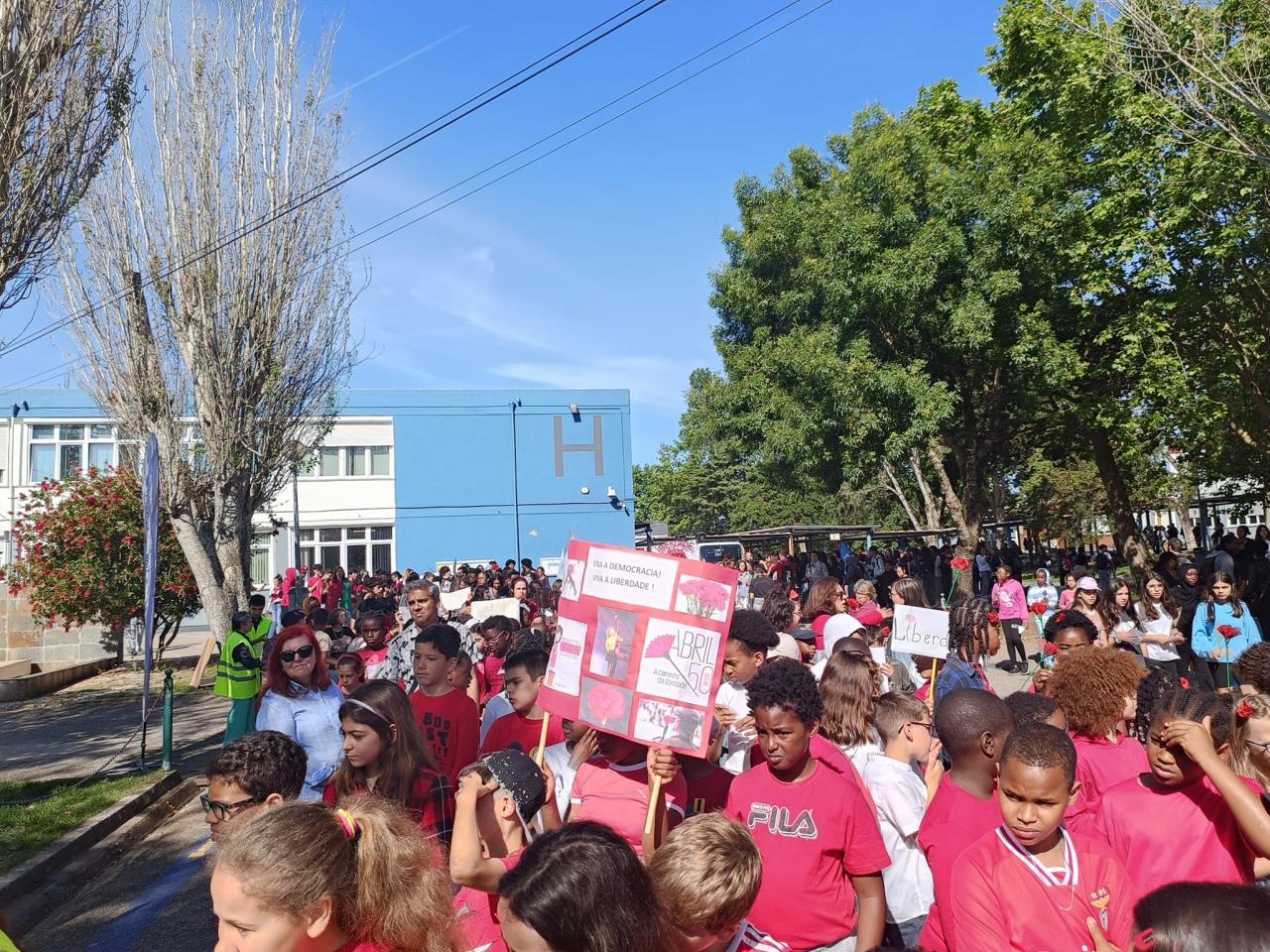 A Marcha "Estudantes com abril" - Agrupamento de Escolas D. Maria II