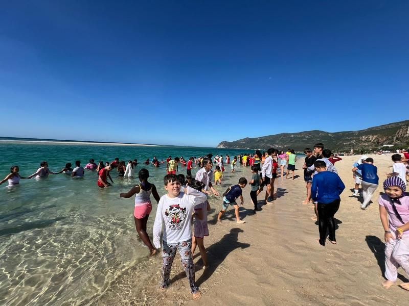 Passeio até à praia da Figueirinhado 2°Turno -  Colónia de Férias "Animar Cacém e São Marcos".