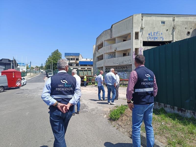 Operação de recolha de resíduos na Estrada das Ligeiras