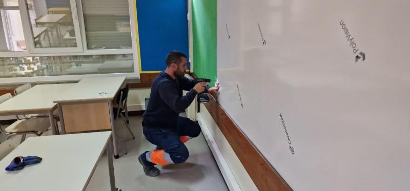 Estamos nas escolas efetuar pequenas manutenções  