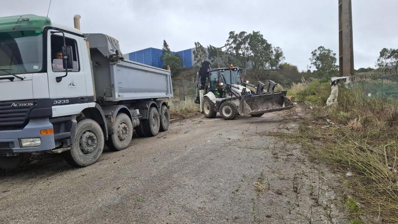 Operação de recolha de resíduos na Rua Marciano Tomaz da Costa e Estrada das Ligeiras