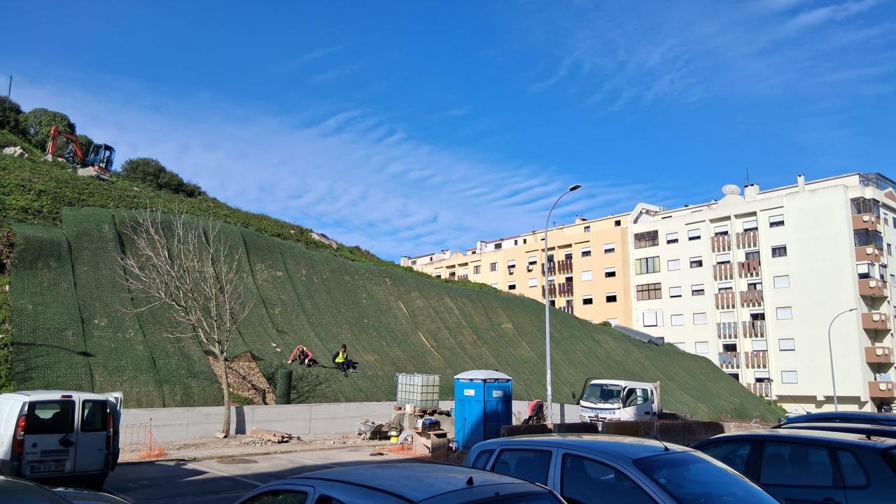 Espaço Público - Reabilitação e consolidação do Talude da Rua Cidade de Setúbal