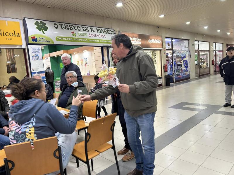 Dia das Mulheres assinalado com entrega de flores