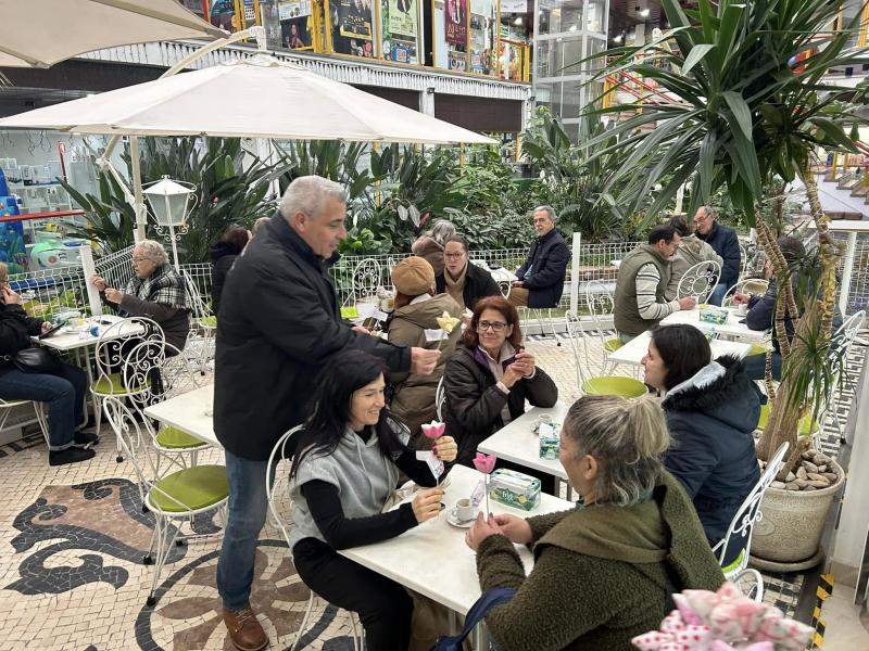 Dia das Mulheres assinalado com entrega de flores