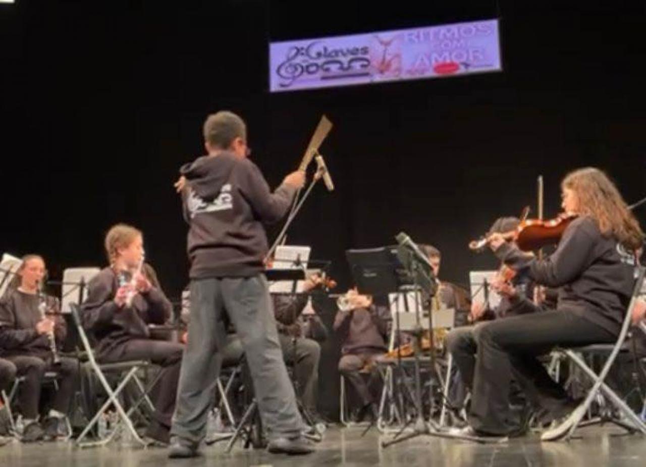 Espetáculo - "Ritmos com Amor"