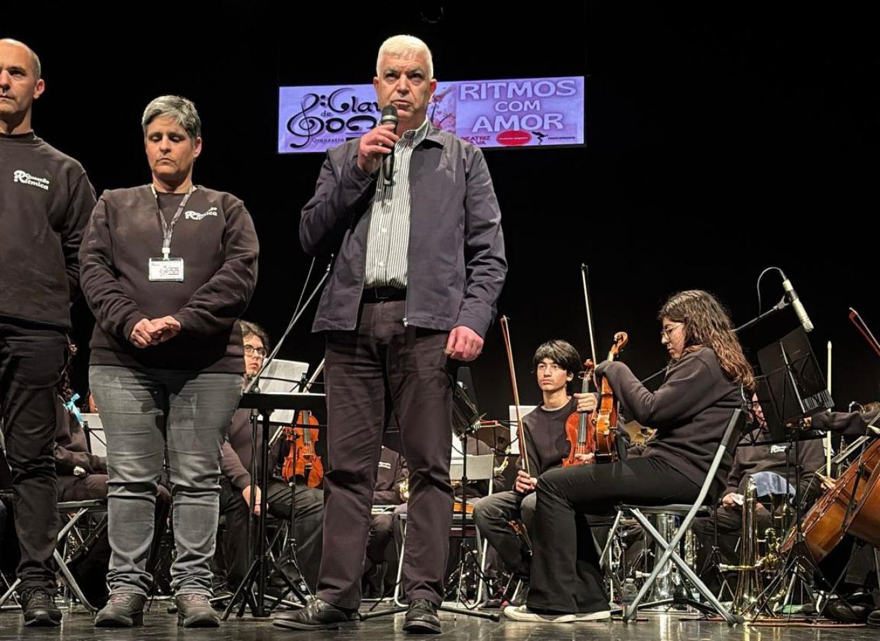 Espetáculo - "Ritmos com Amor"