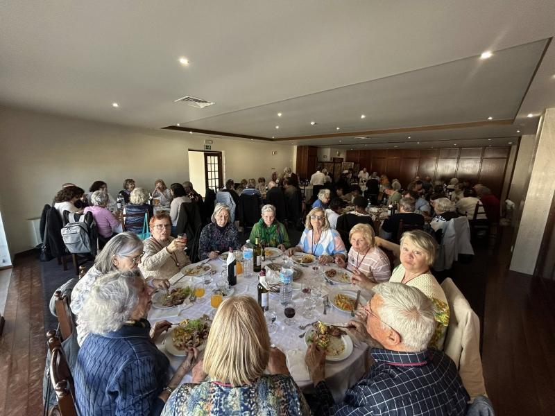 Os seniores da freguesia viveram um dia muito especial numa visita cultural a Alcobaça.