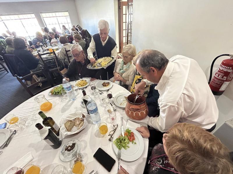 Os seniores da freguesia viveram um dia muito especial numa visita cultural a Alcobaça.