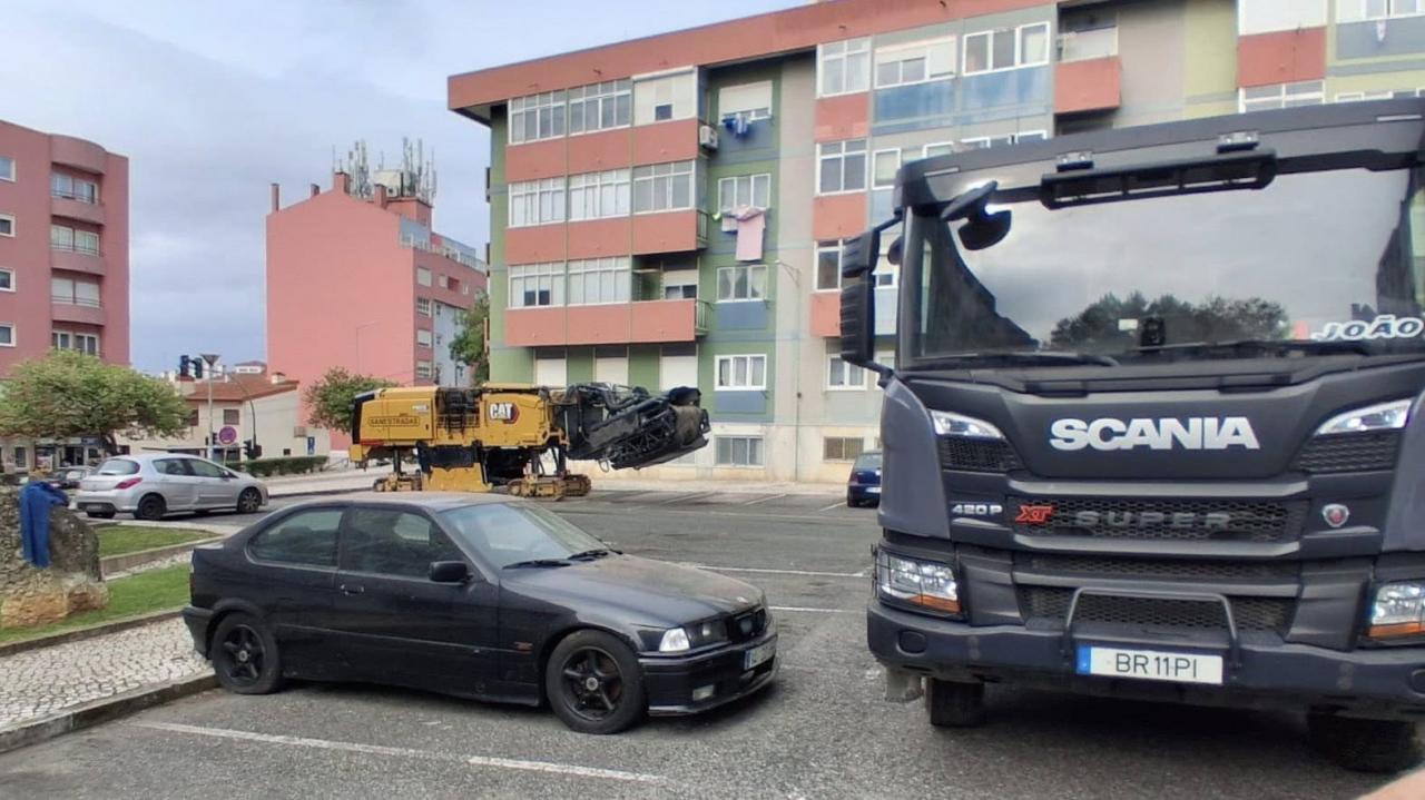 Obras de requalificação e pavimentação da Praceta do Olival e Rua Ilha São Miguel, Cacém. Obras de requalificação e pavimentação da Praceta do Olival e Rua Ilha São Miguel, Cacém.
