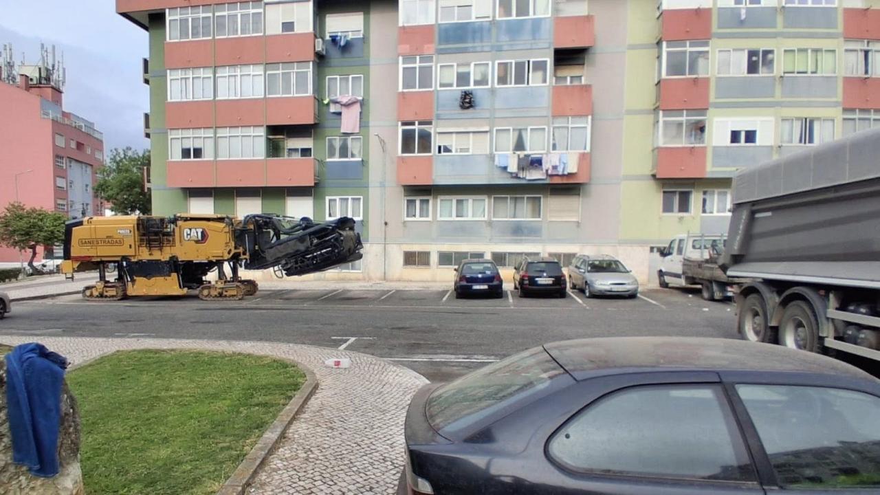 Obras de requalificação e pavimentação da Praceta do Olival e Rua Ilha São Miguel, Cacém. Obras de requalificação e pavimentação da Praceta do Olival e Rua Ilha São Miguel, Cacém.