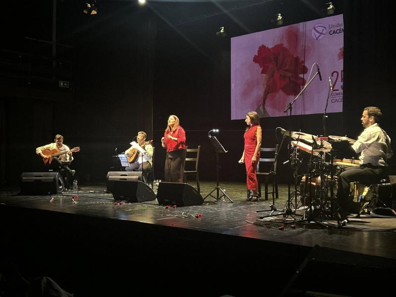 Que noite bonita nas comemorações do 25 de Abril!