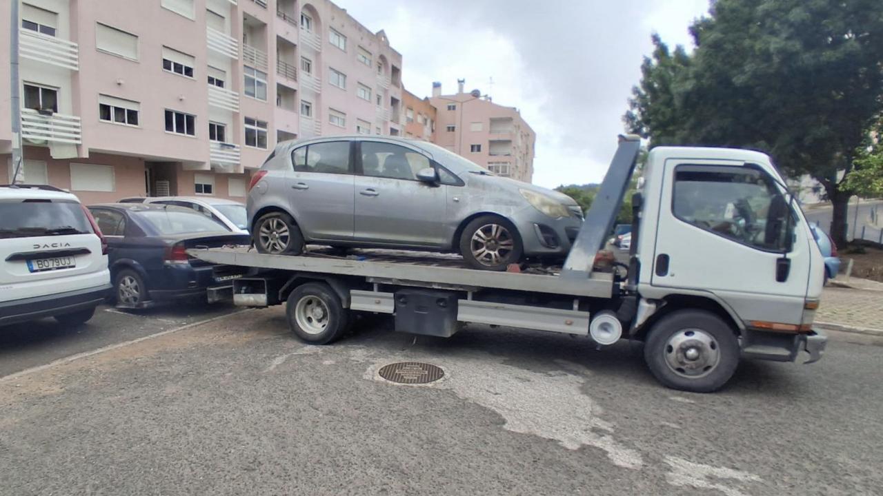 Remoção de veículos abandonados