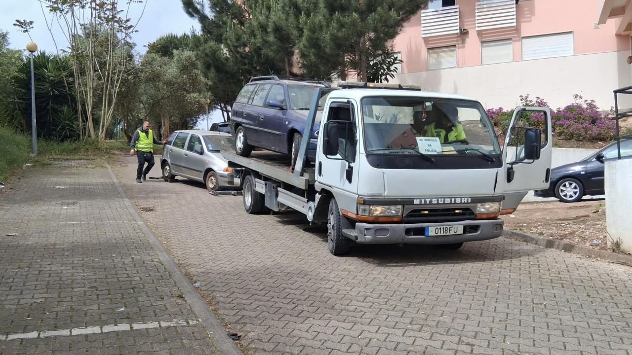 Remoção de veículos abandonados