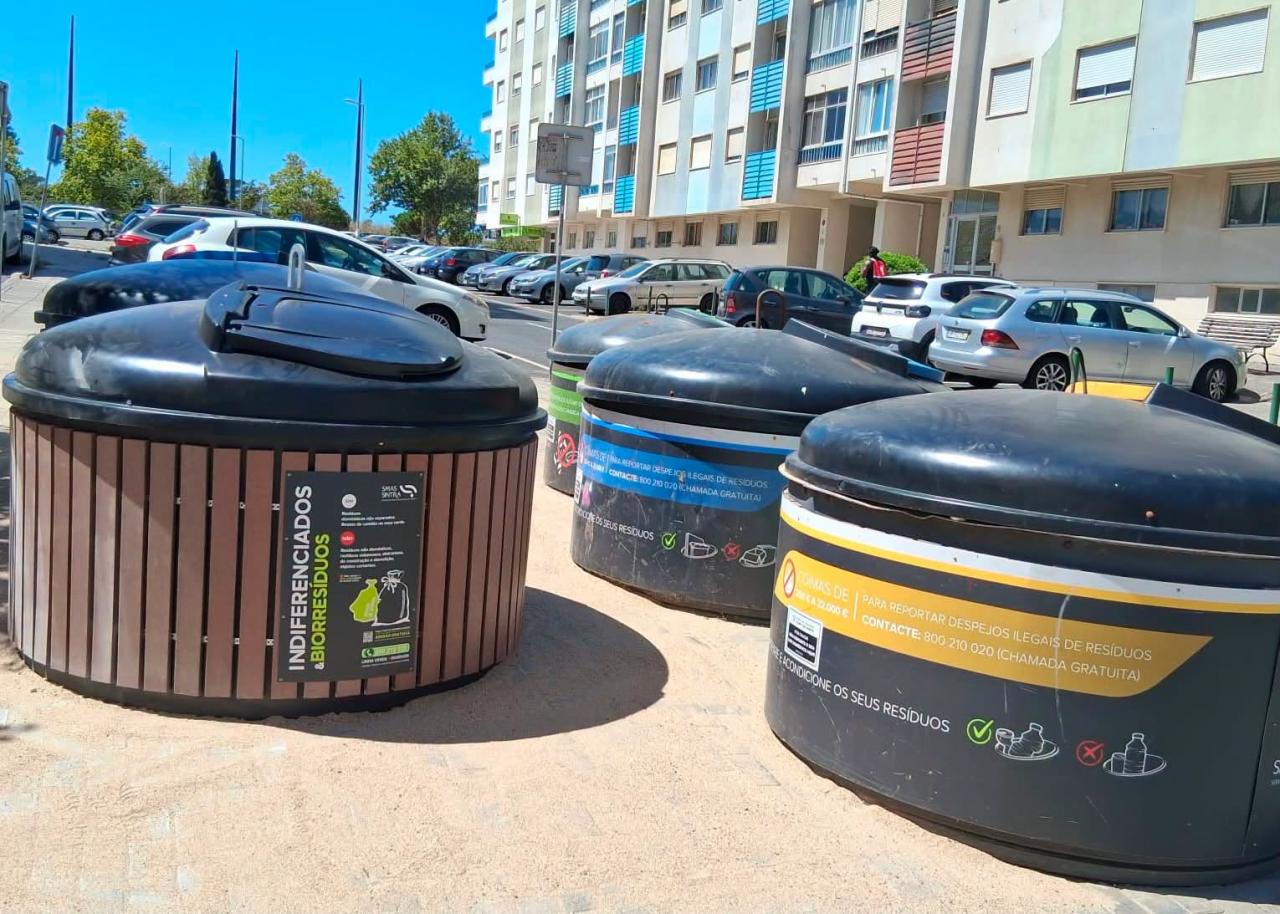 Novos contentores lixo semi-enterrados(moloks) na Rua Cidade de Belo Horizonte, em São Marcos