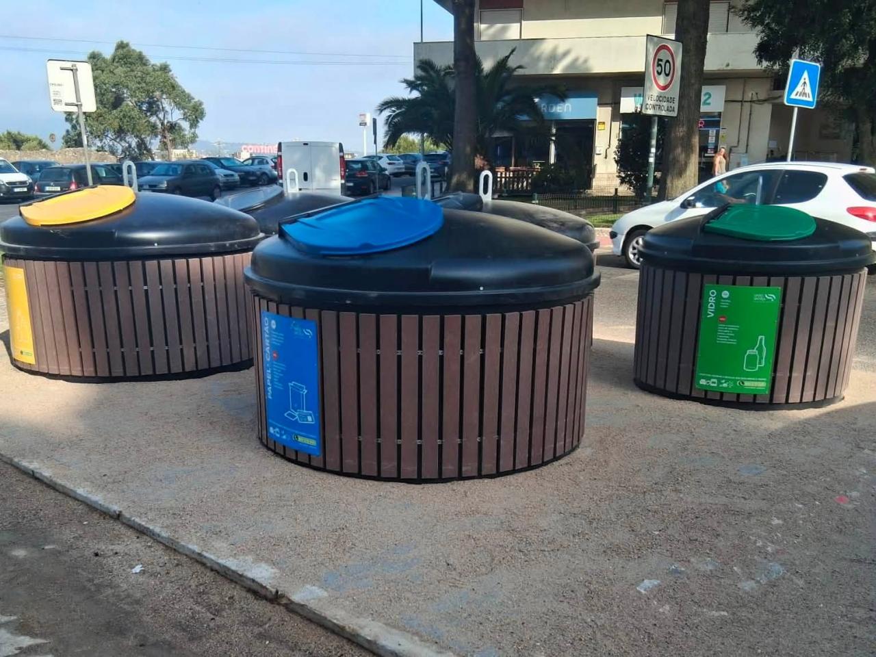 Novos moloks na Rua da Esperança, Cacém Novos moloks na Rua da Esperança, Cacém
