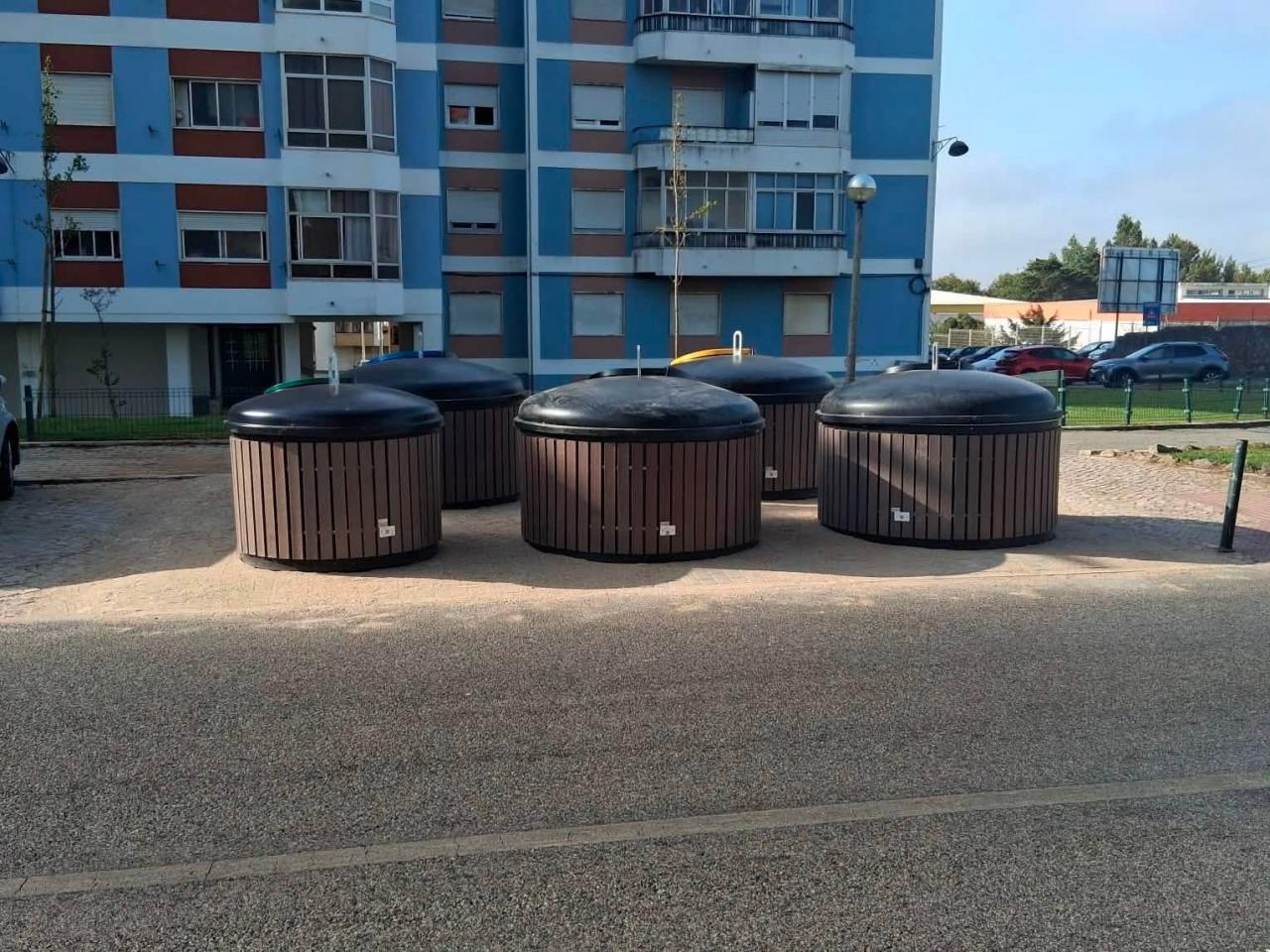 Novos moloks na Rua da Esperança, Cacém Novos moloks na Rua da Esperança, Cacém