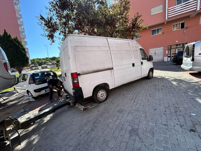 Remoção de veículos abandonados Remoção de veículos abandonados