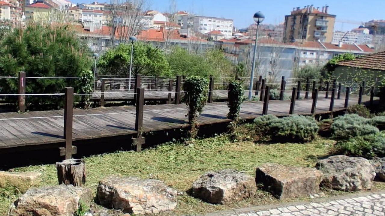 Manutenção do passadiço de acesso ao Parque Urbano D. Domingos Jardo Manutenção do passadiço de acesso ao Parque Urbano D. Domingos Jardo